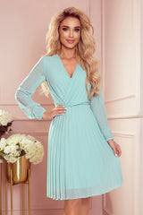 Isabella geplooide jurk beige met halslijn en lange mouw/mint Numoco 313-9