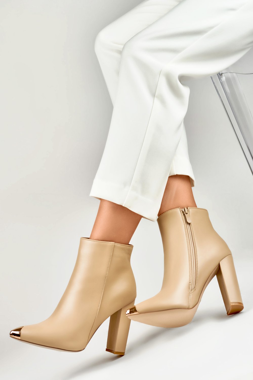Laarzen met hak beige / 185404 PRIMO